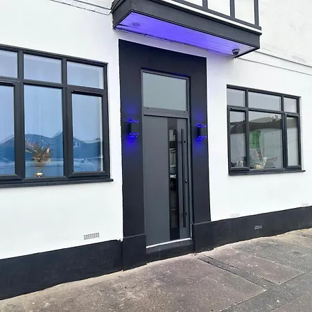The Secret Agent Apartment - Brought To You By Coastline Retreats - Brand New - 2 Mins Walk To Beach - Childrens Play Den - Pool Table - Time Crisis Arcade Machine-2